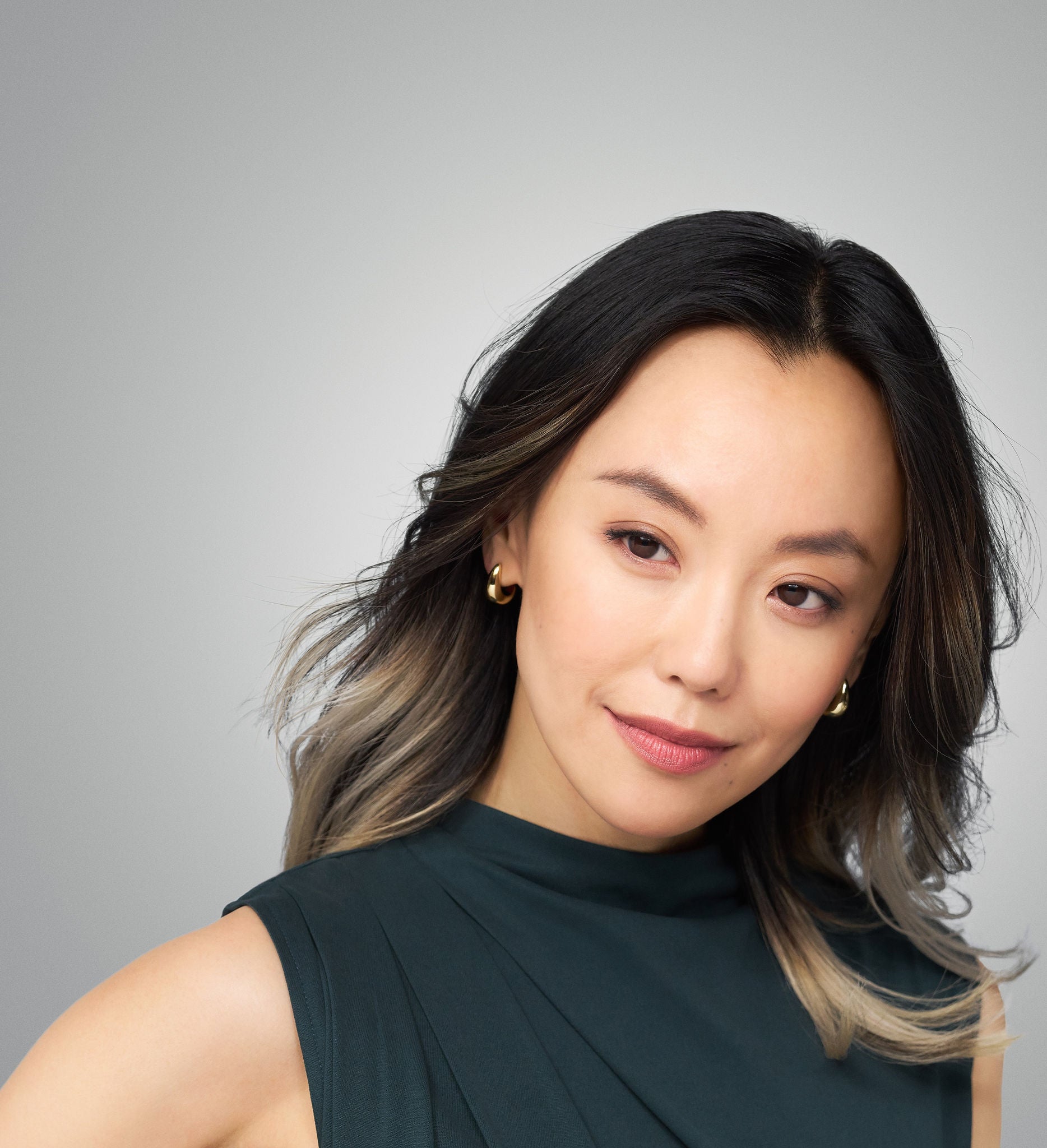  portrait d'une femme après injections acide hyaluronique au visage de Juvederm une solution anti age